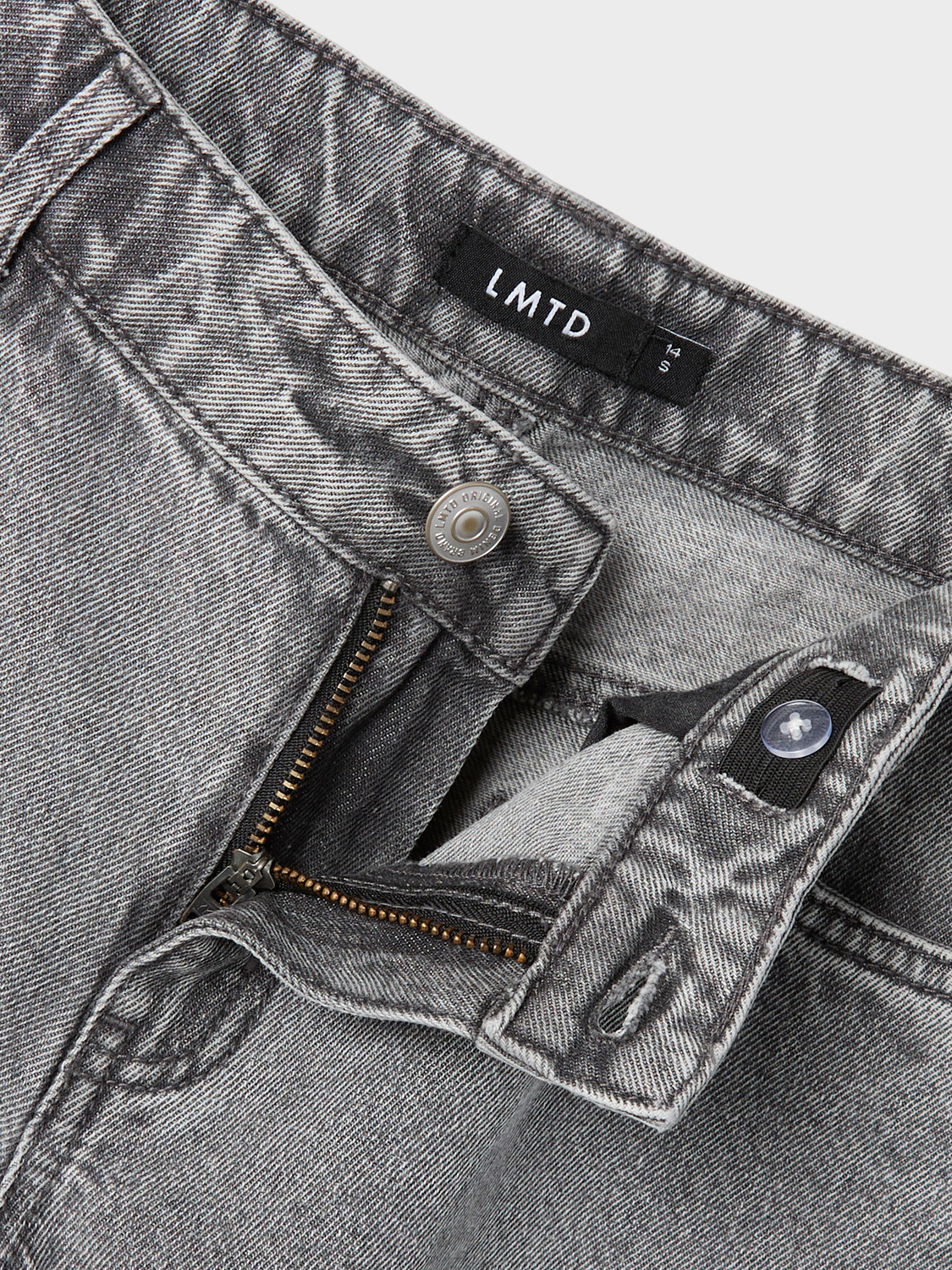 model_shot-front_full